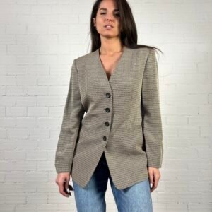 Timeless slim-waisted blazer