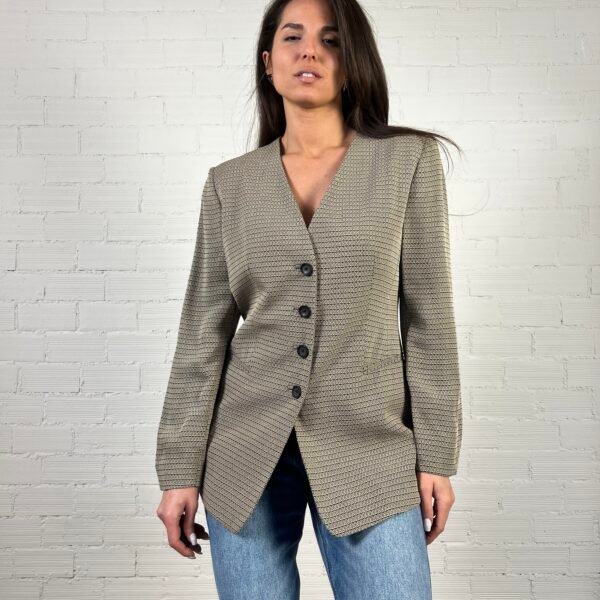 Timeless slim-waisted blazer