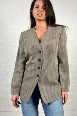 Timeless slim-waisted blazer